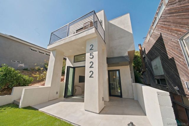 2522 Chalcedony St, San Diego, CA 92109