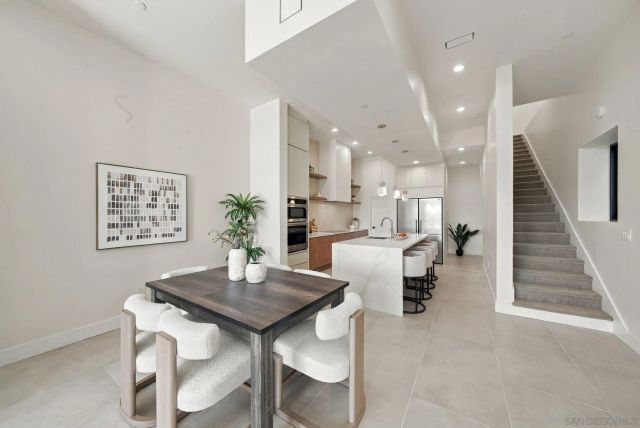 2522 Chalcedony St, San Diego, CA 92109