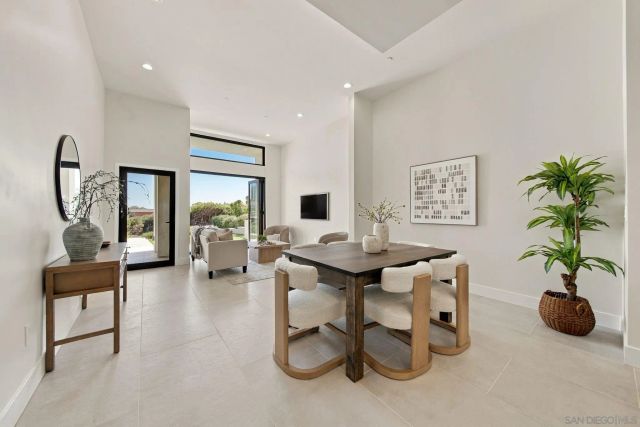 2522 Chalcedony St, San Diego, CA 92109