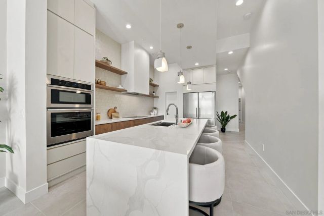 2522 Chalcedony St, San Diego, CA 92109