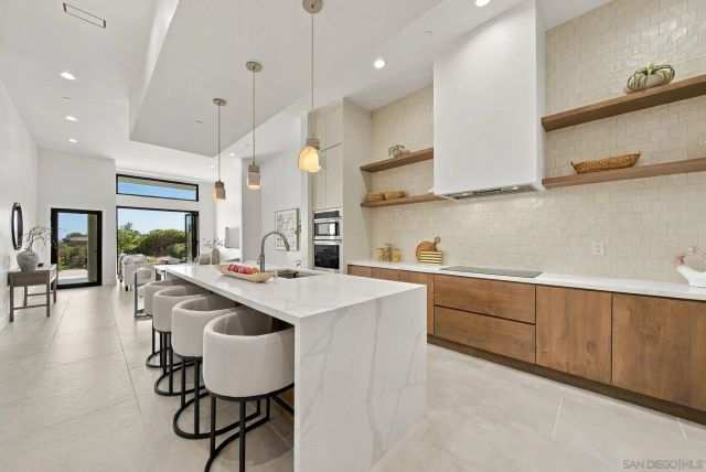 2522 Chalcedony St, San Diego, CA 92109