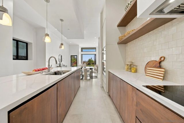 2522 Chalcedony St, San Diego, CA 92109
