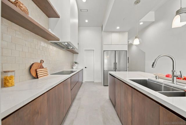 2522 Chalcedony St, San Diego, CA 92109