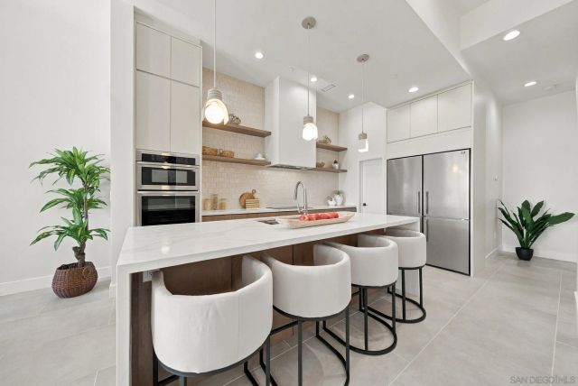 2522 Chalcedony St, San Diego, CA 92109