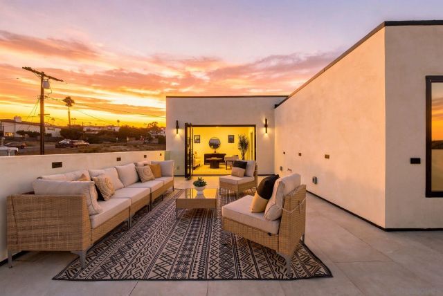 2522 Chalcedony St, San Diego, CA 92109