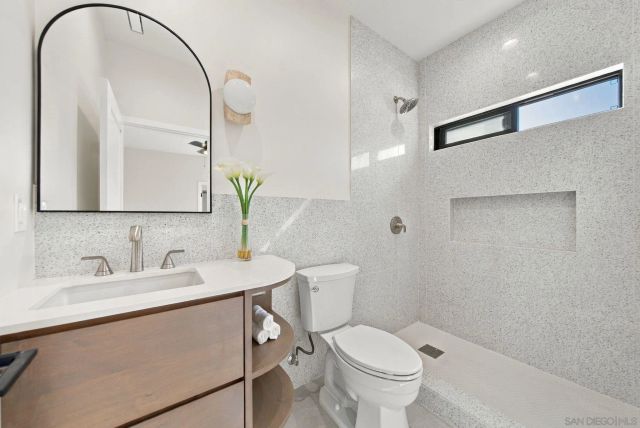 2522 Chalcedony St, San Diego, CA 92109