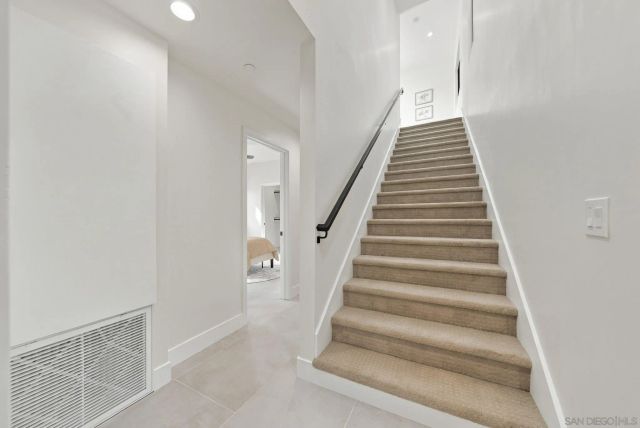 2522 Chalcedony St, San Diego, CA 92109