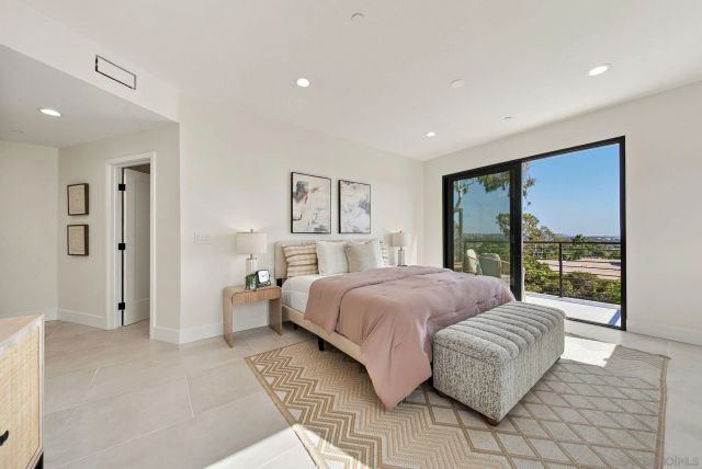 2522 Chalcedony St, San Diego, CA 92109