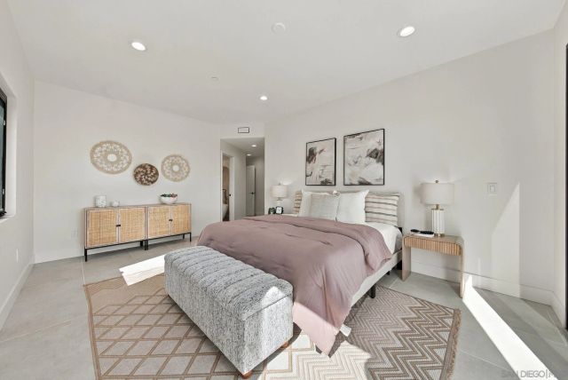 2522 Chalcedony St, San Diego, CA 92109