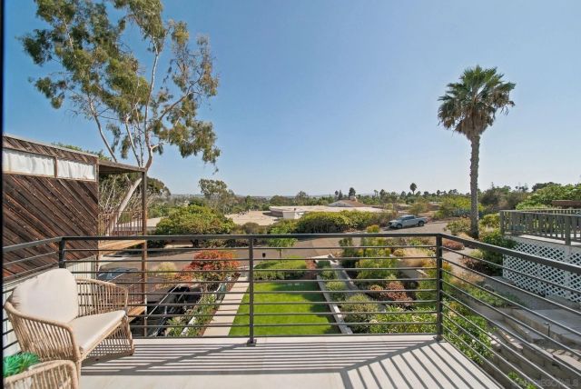 2522 Chalcedony St, San Diego, CA 92109
