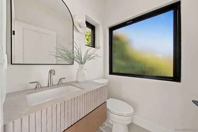 2522 Chalcedony St, San Diego, CA 92109