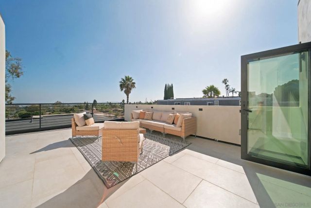 2522 Chalcedony St, San Diego, CA 92109