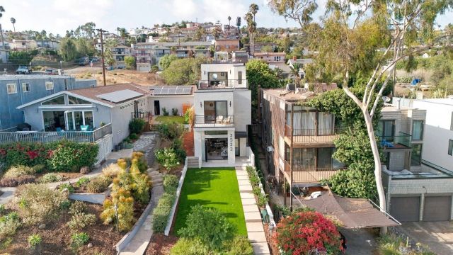 2522 Chalcedony St, San Diego, CA 92109