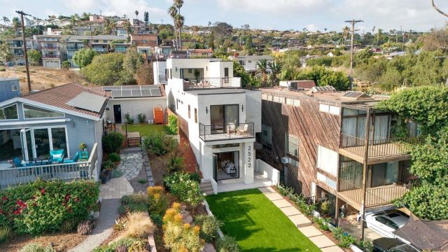 2522 Chalcedony St, San Diego, CA 92109