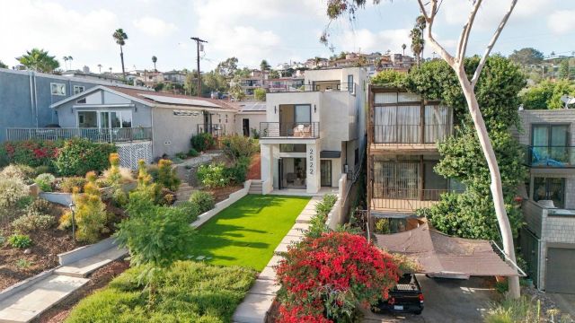 2522 Chalcedony St, San Diego, CA 92109