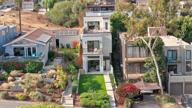 2522 Chalcedony St, San Diego, CA 92109