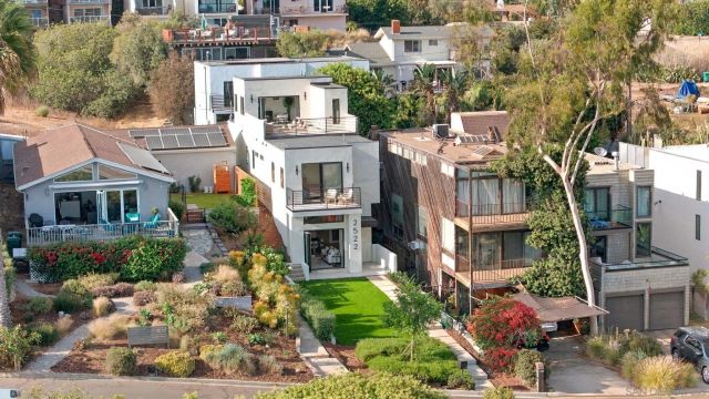 2522 Chalcedony St, San Diego, CA 92109