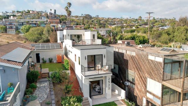 2522 Chalcedony St, San Diego, CA 92109