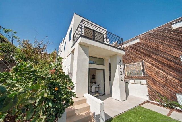 2522 Chalcedony St, San Diego, CA 92109