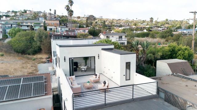 2522 Chalcedony St, San Diego, CA 92109