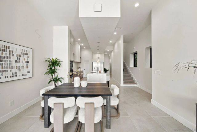 2522 Chalcedony St, San Diego, CA 92109
