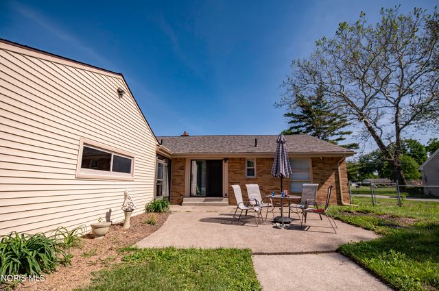 3760 Heatherdowns Boulevard, Toledo, OH 43614