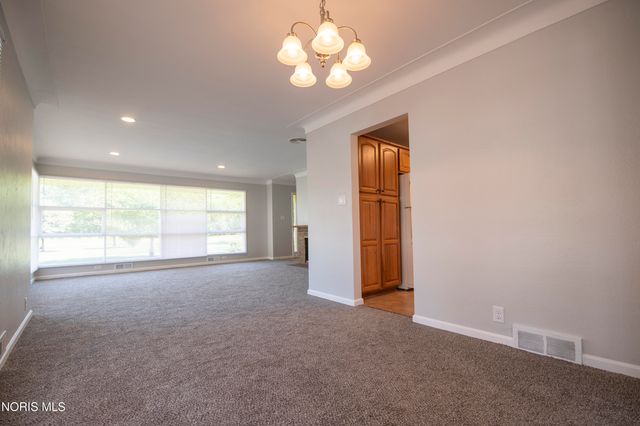 3760 Heatherdowns Boulevard, Toledo, OH 43614