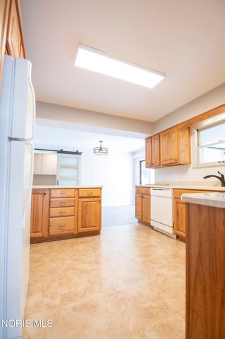 3760 Heatherdowns Boulevard, Toledo, OH 43614