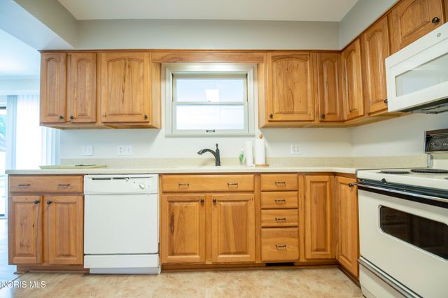 3760 Heatherdowns Boulevard, Toledo, OH 43614