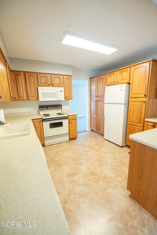 3760 Heatherdowns Boulevard, Toledo, OH 43614