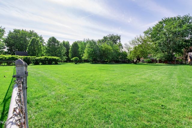 3760 Heatherdowns Boulevard, Toledo, OH 43614