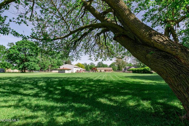 3760 Heatherdowns Boulevard, Toledo, OH 43614