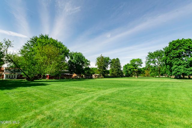 3760 Heatherdowns Boulevard, Toledo, OH 43614