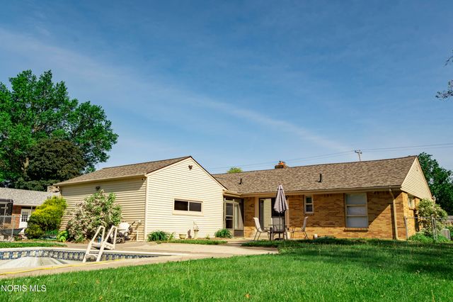 3760 Heatherdowns Boulevard, Toledo, OH 43614