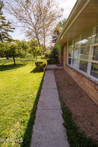 3760 Heatherdowns Boulevard, Toledo, OH 43614