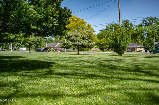 3760 Heatherdowns Boulevard, Toledo, OH 43614