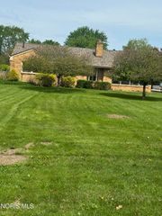 3760 Heatherdowns Boulevard, Toledo, OH 43614