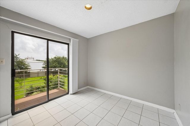 30 Lakewood Lane 30, Seabrook, TX 77586