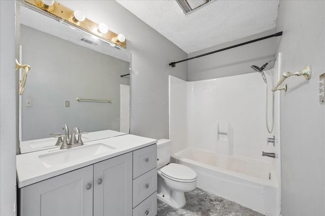 30 Lakewood Lane 30, Seabrook, TX 77586