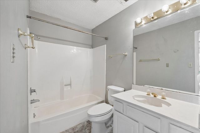 30 Lakewood Lane 30, Seabrook, TX 77586