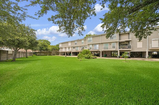 30 Lakewood Lane 30, Seabrook, TX 77586