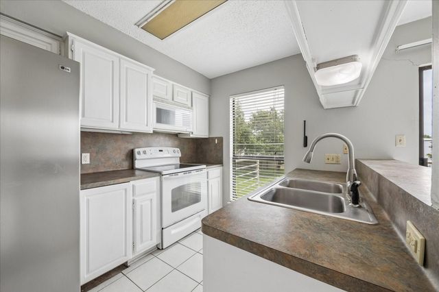 30 Lakewood Lane 30, Seabrook, TX 77586