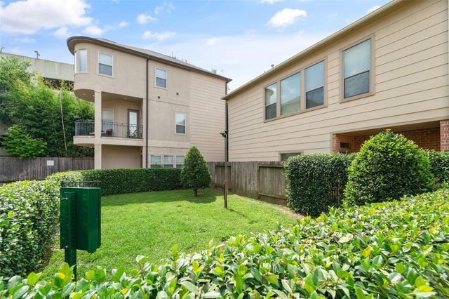 3812 Center Street, Houston, TX 77007