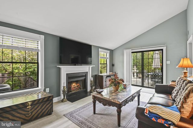 7 BEVERLY CT, Robbinsville, NJ 08691