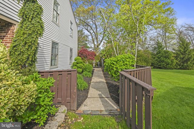 7 BEVERLY CT, Robbinsville, NJ 08691