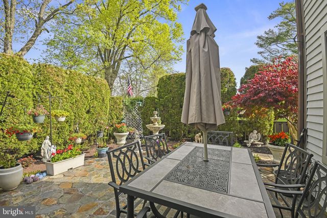 7 BEVERLY CT, Robbinsville, NJ 08691