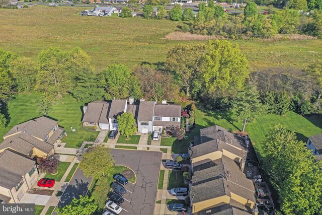 7 BEVERLY CT, Robbinsville, NJ 08691
