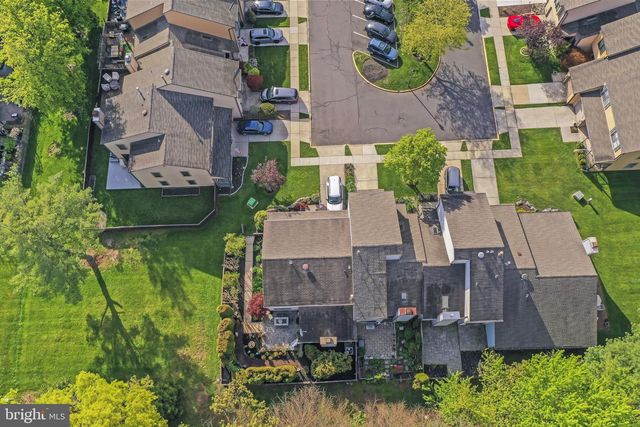 7 BEVERLY CT, Robbinsville, NJ 08691