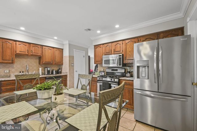 7 BEVERLY CT, Robbinsville, NJ 08691