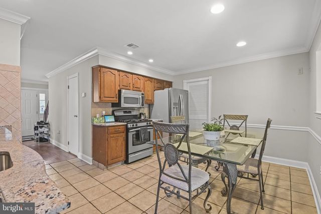 7 BEVERLY CT, Robbinsville, NJ 08691
